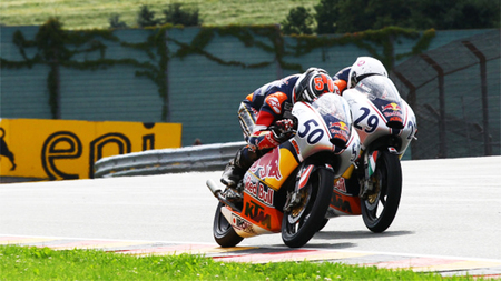 Red Bull Rookies Cup, el último resquicio del dos tiempos sigue dando espectáculo