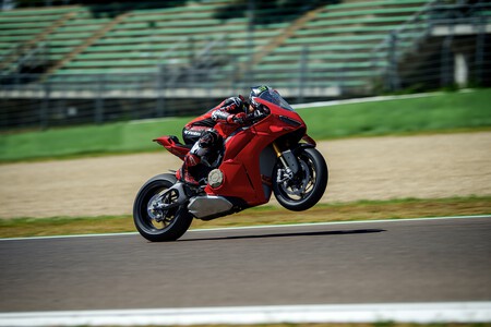 Ducati Panigale V4 2025 008