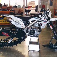 ¿Te gusta la nieve y las motos? Ahora puedes hacer las dos cosas con la doble oruga de Christini