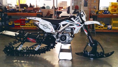 ¿Te gusta la nieve y las motos? Ahora puedes hacer las dos cosas con la doble oruga de Christini