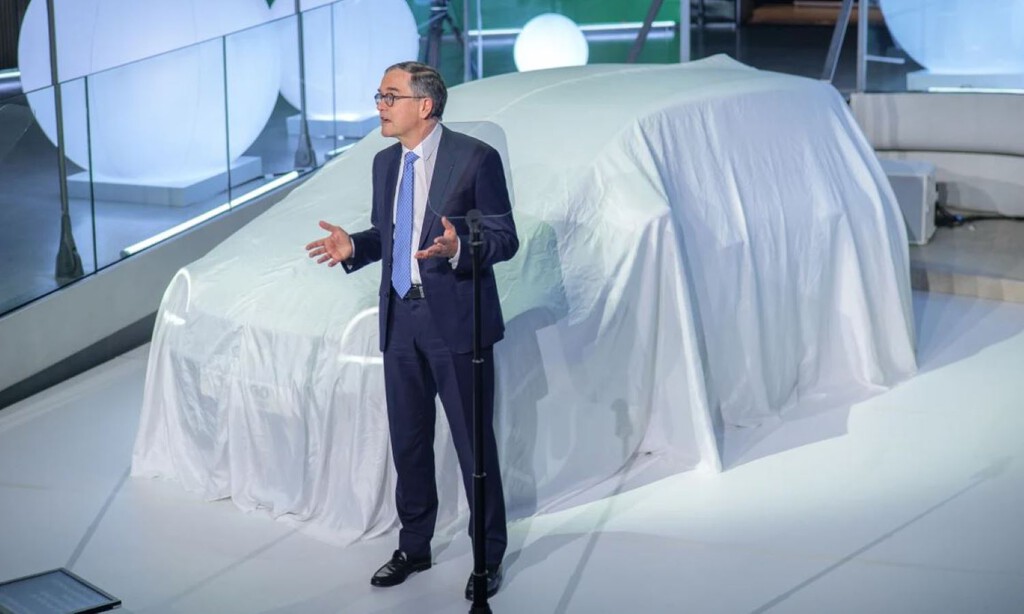 “Europa está matando su propia industria del automóvil”: el CEO de Renault pide una pausa regulatoria y coches eléctricos más baratos para competir con China