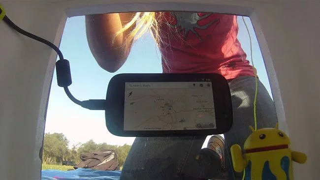 Un Nexus S y un Android camino del espacio
