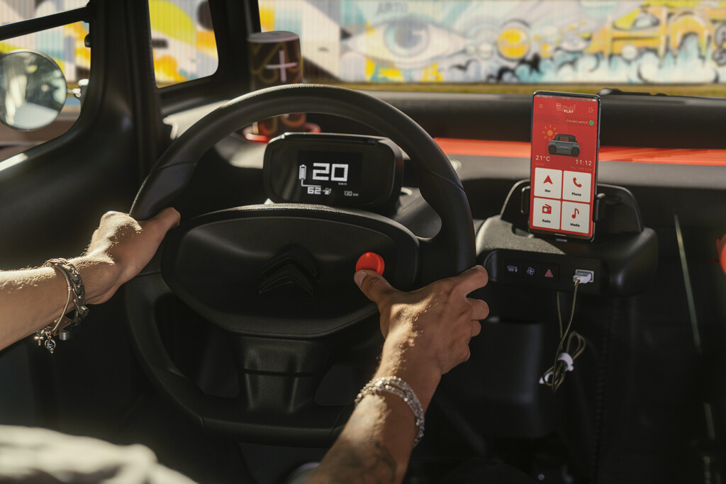 Citroën cree que no necesitas un coche con mil pantallas y aplicaciones, sino un coche barato. Y ya tiene uno