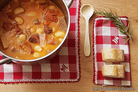Receta de judiones del Barco con costilla y chacinas a fuego lento