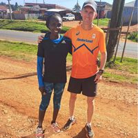 Van den Broek, entrenador de maratón en Kenia: "¿cómo vais a correr los europeos como los keniatas si duermen 16 horas y vosotros quedáis con amigos?"
