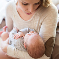 Las españolas retrasan la llegada del primer hijo a los 31,5 años: récord histórico  