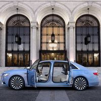 El 2019 Lincoln Continental mira al pasado con estas puertas de tipo suicida, aunque en edición limitada