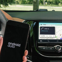 Google abre las puertas de Android Auto para poder usar más apps en el coche, además de Waze y Google Maps 