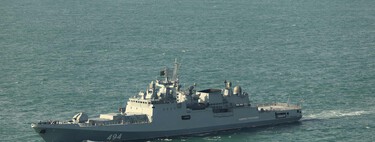 Una pareja británica navegaba cuando una fragata rusa decidió que estaba demasiado cerca: los disparos han sonado en toda Europa