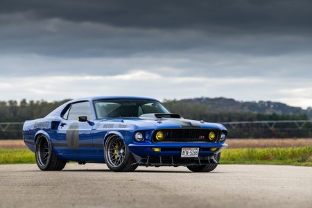 Ringbrothers incendia el SEMA con el Ford Mustang Mach 1 "UNKL"