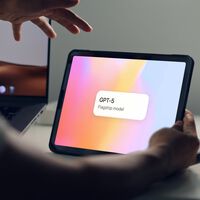 Cuando OpenAI lanzó GPT-5 miles de sus usuarios más fieles montaron en cólera. Y su "motín" ha terminado triunfando