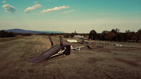 Salto Mortal Encima De Un Avion 001