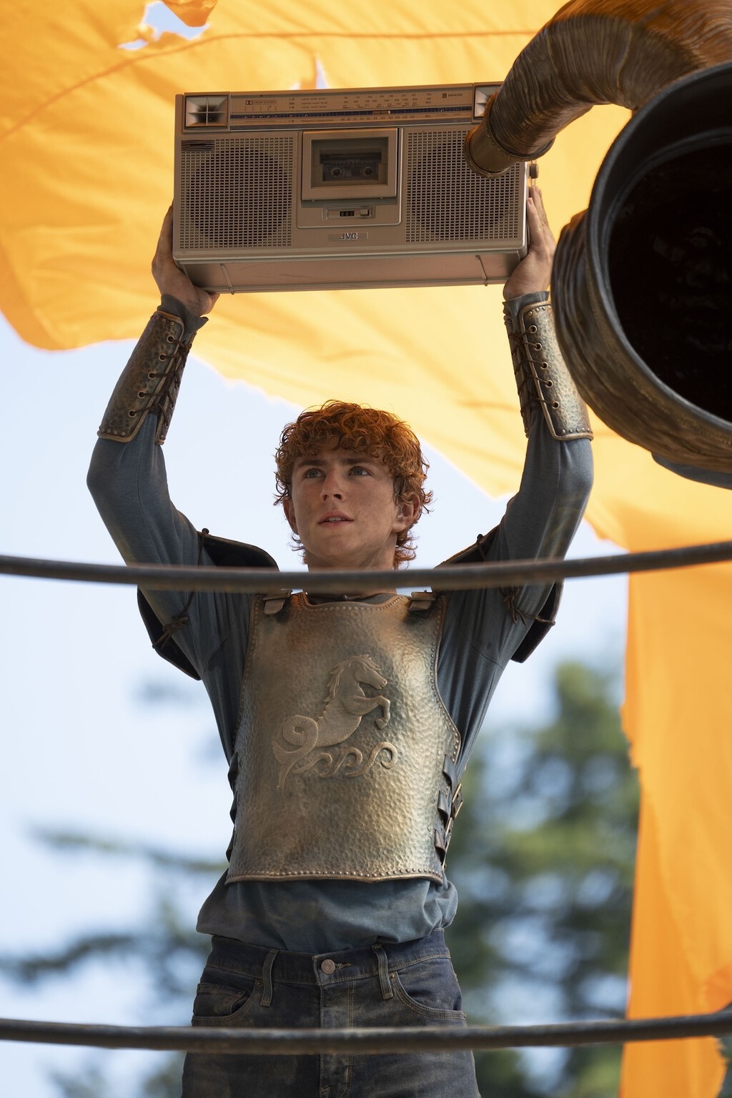 Percy Jackson no es el típico héroe de otras historias y eso es genial. Según los protagonistas de la serie de Disney "su peor defecto es que moriría por sus amigos"