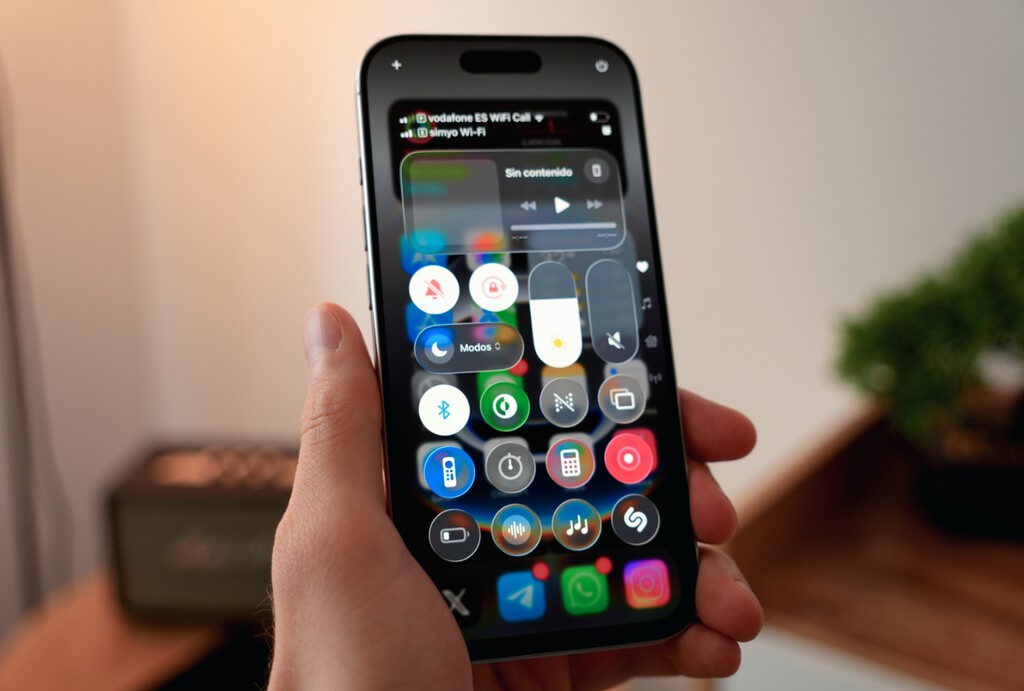 Liquid Glass de iOS 26 es espectacular, pero no siempre funciona bien. Apple incluye forma de desactivarlo