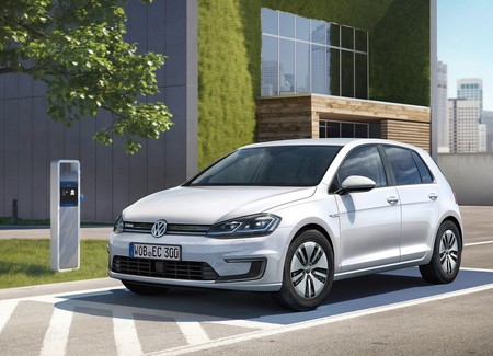 Los coches eléctricos no hacen ruido y es peligroso, por eso la NHTSA ya está poniendo reglas