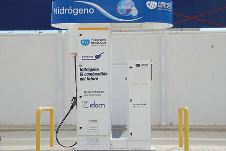 En España solo hay 15 coches de hidrógeno y ni una hidrogenera pública: estas son las medidas que proponen para cambiarlo
