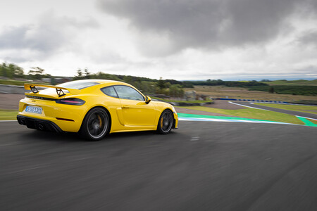 Porsche 718 Cayman Gt4