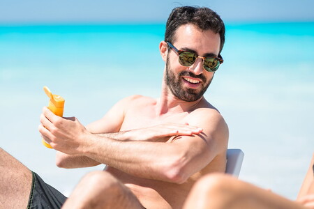 Protectores solares para el cuerpo y cara: los productos que te protegen y que te ahorran espacio en la maleta