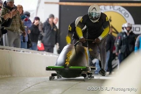 Los jamaicanos compiten en bobsleigh en Sochi al ritmo de "The bobsled song"