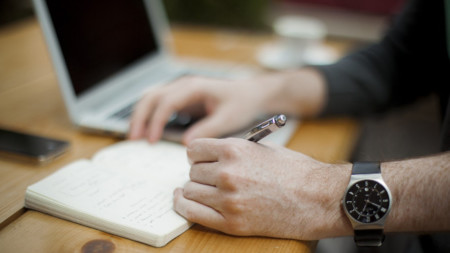El teletrabajo no significa hacer horas extras en casa