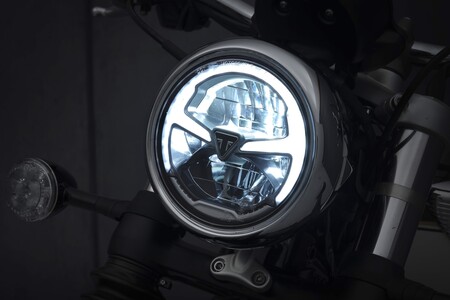 Triumph Bonneville Speedmaster 2021 001