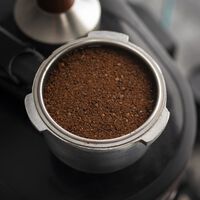 Los posos del café son un residuo muy problemático, pero hay una solución para que no acaben en el vertedero: convertirlos en hormigón 