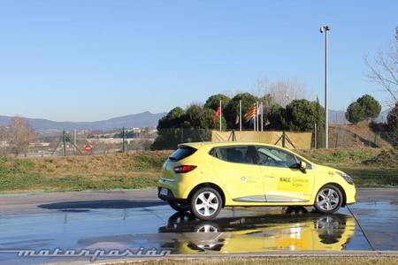 Frenada en curva con neumáticos de verano Goodyear