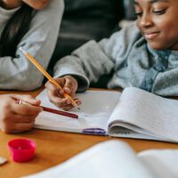 Dictados cortos para niños de 3º de primaria: 20 ejemplos para repasar 