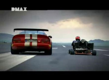 David contra Goliath o un Viper contra un kart