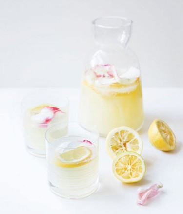 Receta de limonada con infusión de rosas