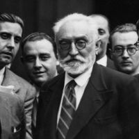 Unamuno, escritor e filósofo: "Cada pessoa é, na realidade, três: a pessoa que ela acredita ser, a pessoa que os outros acreditam que ela seja e a pessoa que ela realmente é" 