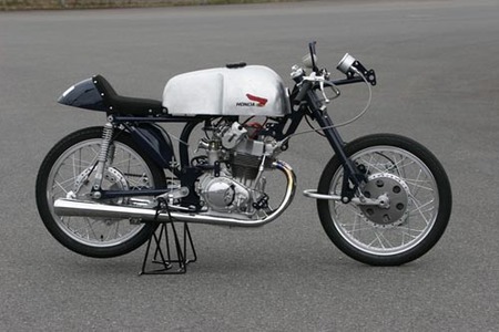 Honda RC142 restaurada