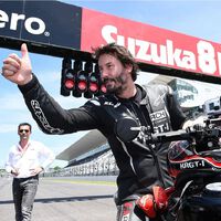 El garaje de motos de Keanu Reeves está lleno de virguerías, pero ninguna como la brutal Ducati 998 que usó en 'Matrix'  