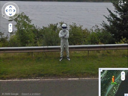 La flota de coches de Google Street View amarrada en casa