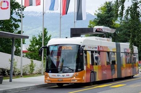 TOSA, el autobús eléctrico que recarga en 15 segundos