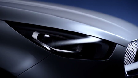 Video: La pick-up de Mercedes-Benz coquetea con la luz al puro estilo AMG