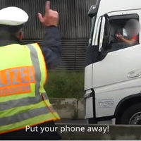 Si la Guardia Civil de Tráfico hiciera como en Alemania, el efecto mirón tendría los días contados en España