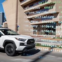 Un experto en ciberseguridad arrancó el GPS de su Toyota RAV4 para que no le espiaran. Porque sí, tu coche sabe dónde vas, con quién y cómo conduces 