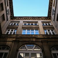 Pensó que con tener el permiso inicial de la comunidad de vecinos era suficiente y cerró el patio de luces. Luego llegaron los tribunales