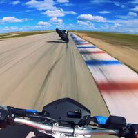 Se sube por primera vez a una moto deportiva y acaba en coma: Los riesgos de picarse en circuito, en vídeo