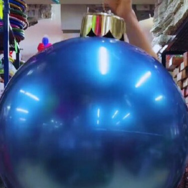 Dónde comprar esferas gigantes para decorar tu casa: la tendencia que será la más buscado esta Navidad 2025