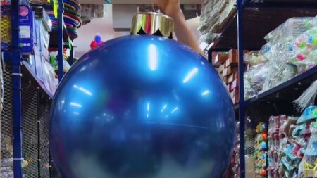 Dónde comprar esferas gigantes para decorar tu casa: la tendencia que será la más buscado esta Navidad 2025