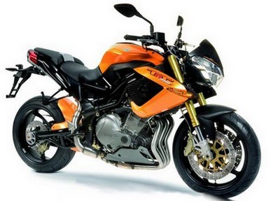 Benelli TNT 899T/S, hermana pequeña solo de nombre