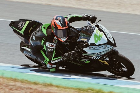 Marc García gana una apretadísima carrera de Supersport 300 en Jerez y Ana Carrasco es tercera