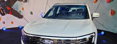 La Ford Territory completamente híbrida debuta en Colombia con motor EcoBoost, conectividad total y hasta 1.200 km de autonomía: precio y espicificaciones  