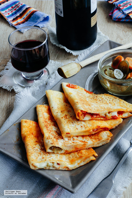 Quesadillas de chorizo con mozzarella y jalapeños. Receta mexicana fusión para cualquier ocasión