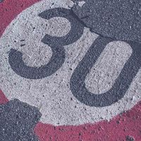 La DGT quiere reducir el límite de velocidad de 50 km/h a 30 km/h en ciudad para mejorar la seguridad vial