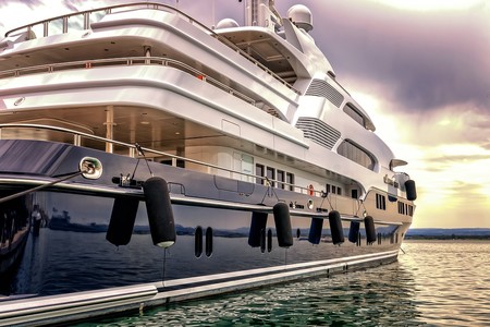 Rolls-Royce se zambulle en el mundo marino y crea un sistema de baterías eléctricas para barcos