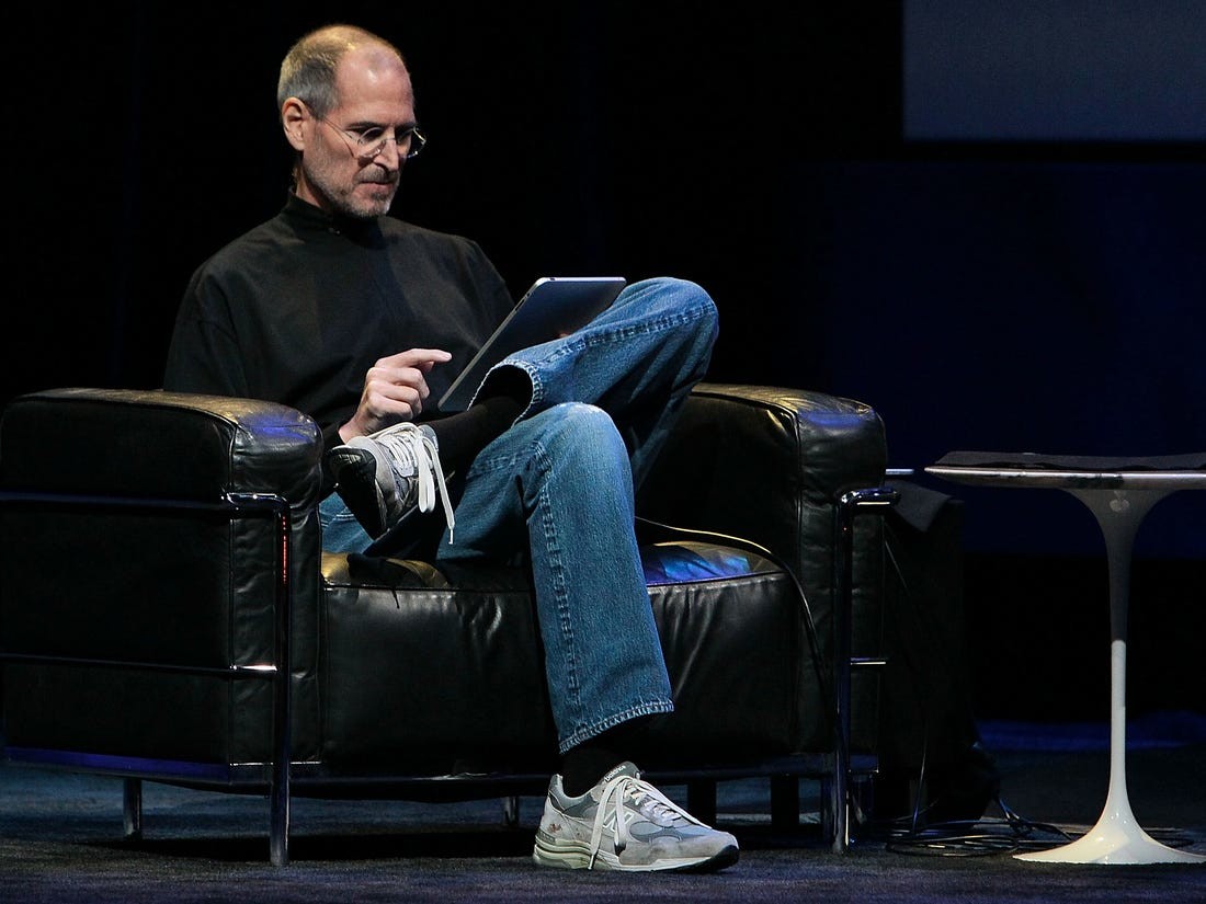 El uniforme de Steve Jobs: por qué una de las personas más poderosas del mundo siempre vestía igual