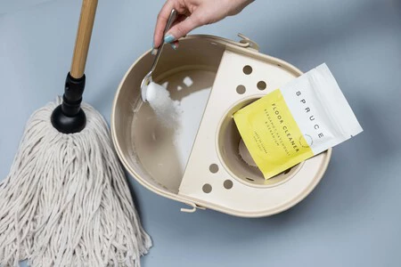 Los Expertos En Limpieza Coinciden La Mezcla De Agua Oxigenada Y Detergente Liquido Es Una Maravilla Para Eliminar La Suciedad Del Hogar